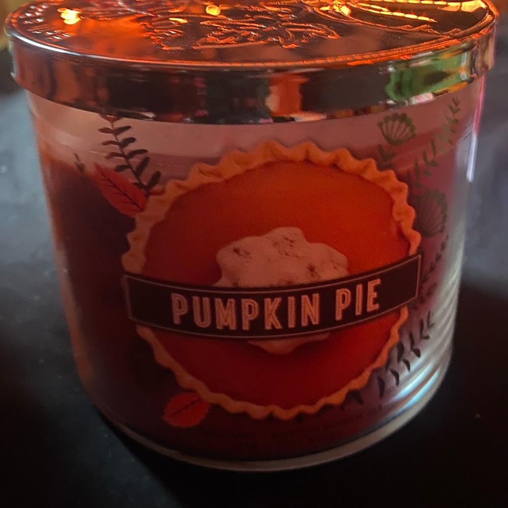 Bath and Bodyworks Pumpkin Pie 3-wick candle